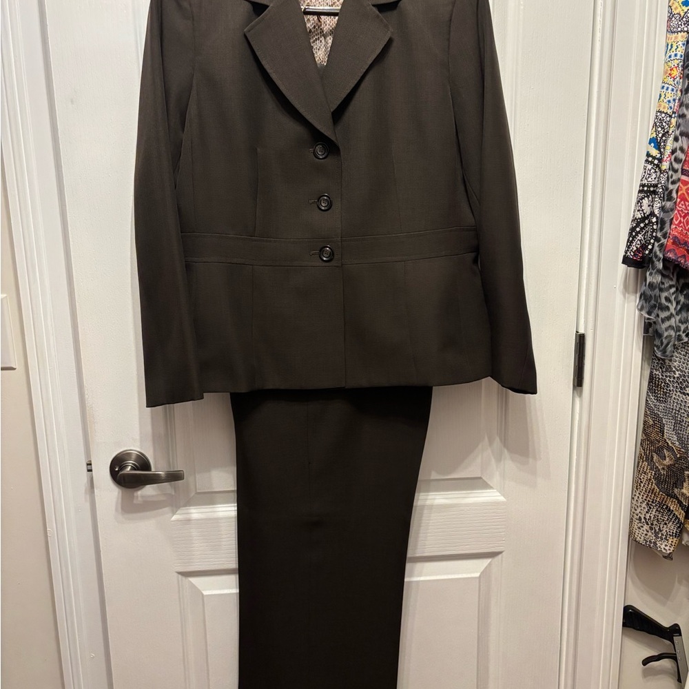 Le Suit Brown Pantsuit Classic Fit